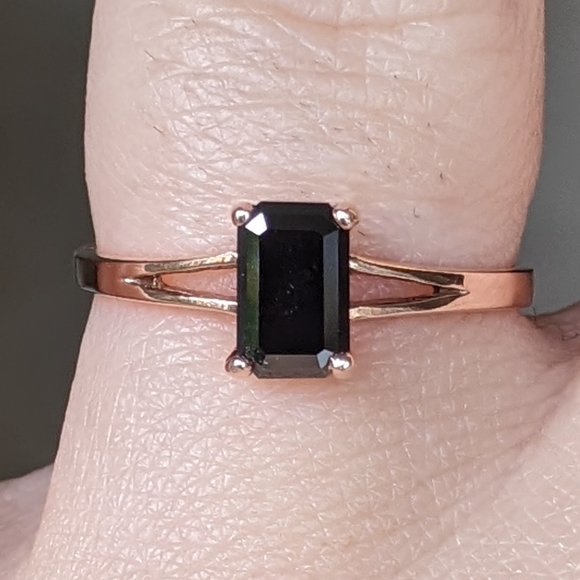 Jewelry - 10K solid rose gold 0.8ct black diamond ring
